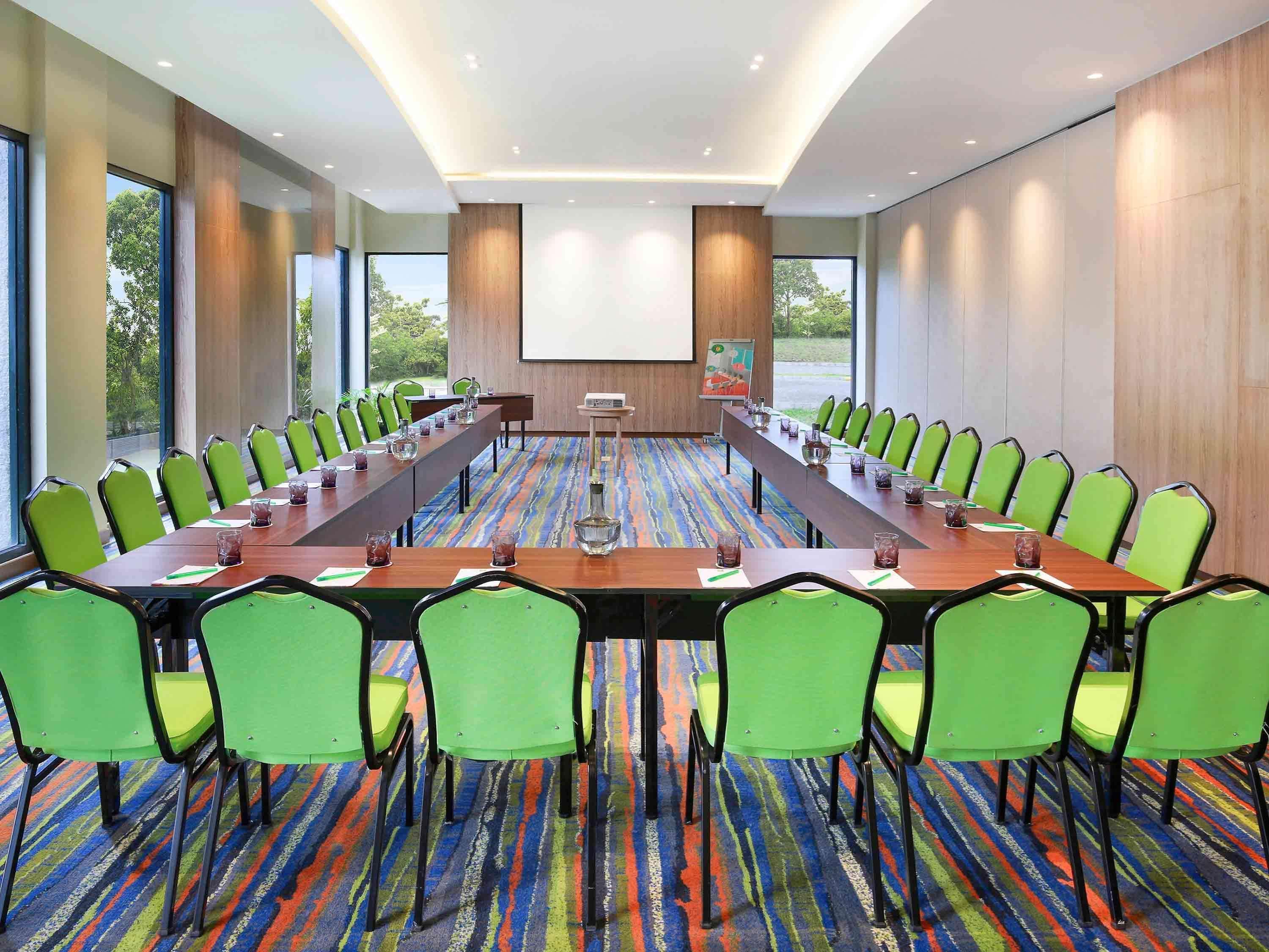 Hotel Ibis Styles Bogor Raya Esterno foto