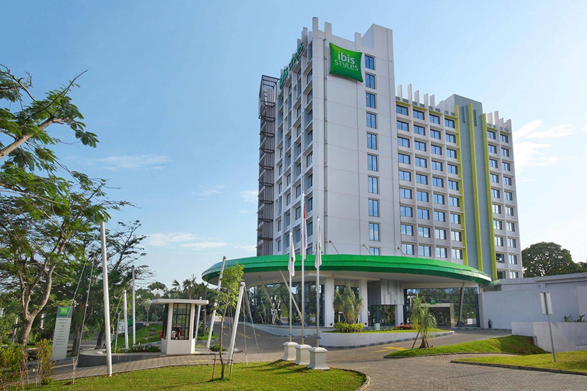 Hotel Ibis Styles Bogor Raya Esterno foto