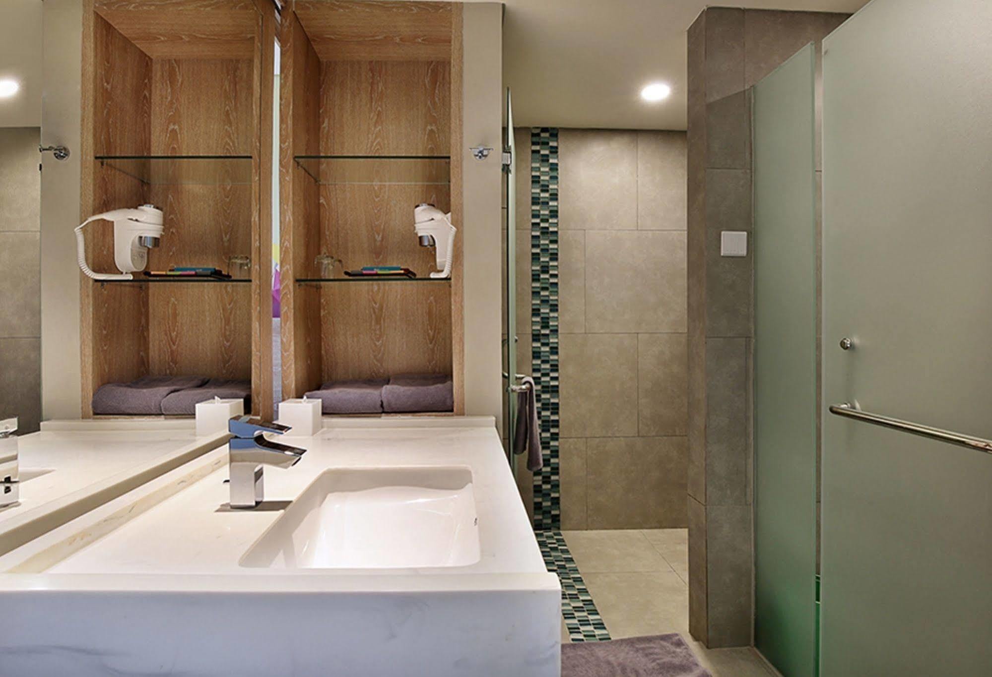 Hotel Ibis Styles Bogor Raya Esterno foto