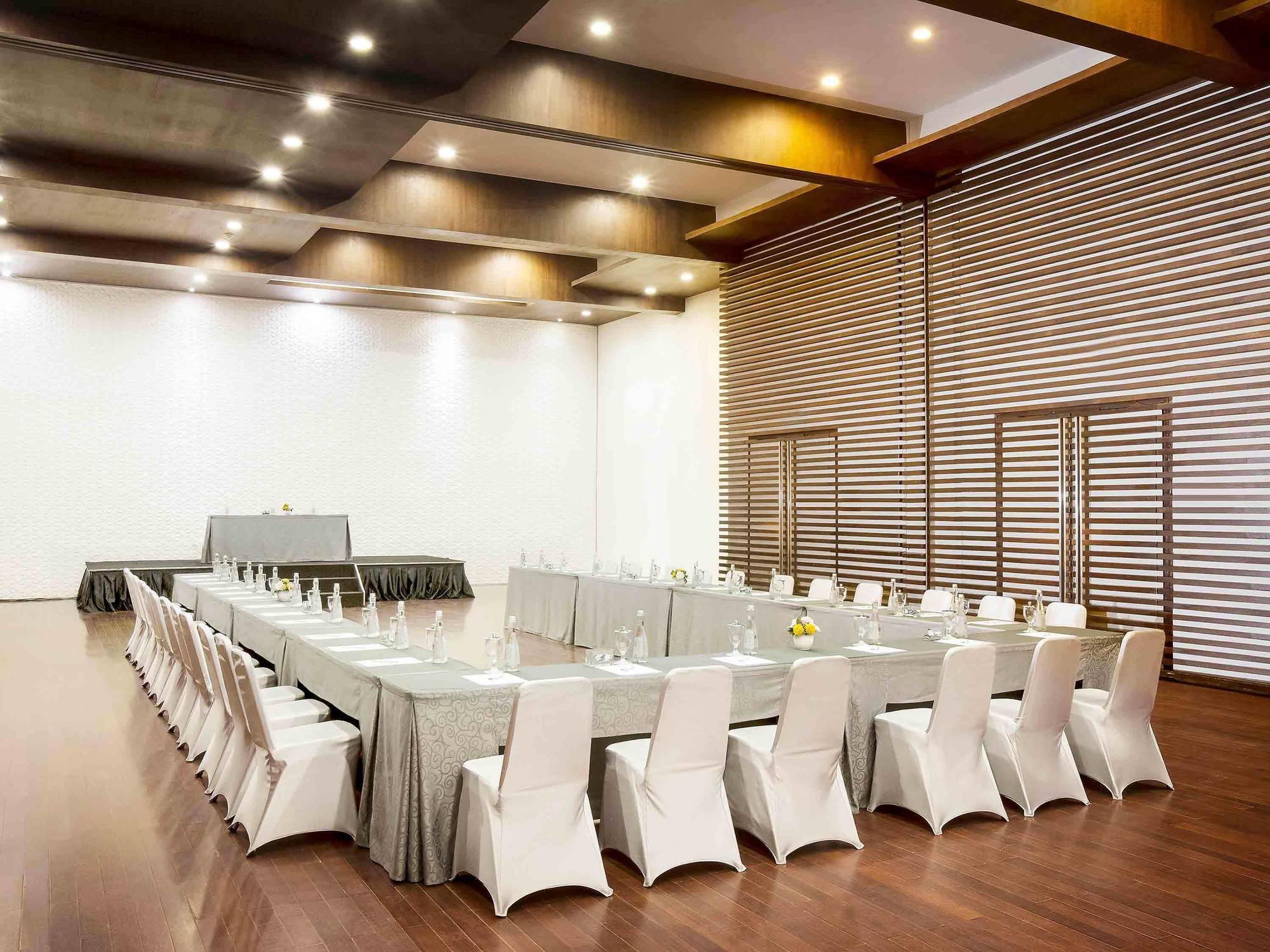 Hotel Ibis Styles Bogor Raya Esterno foto